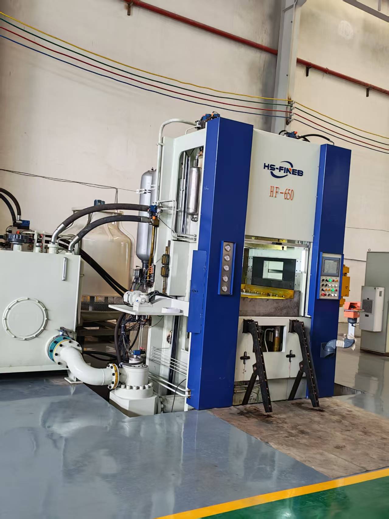 HS-FINEB factory floor with multiple HF-series fine blanking presses in assembly