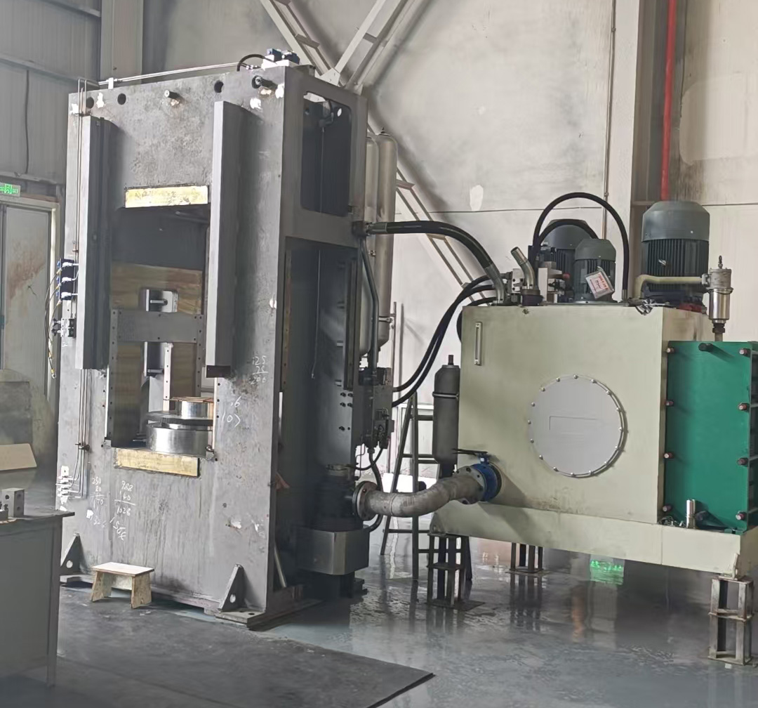 HS-FINEB HF-650 fine blanking press front view with control system