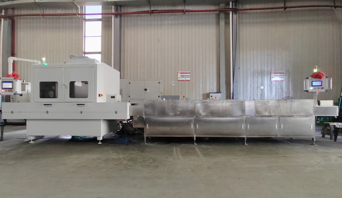 Parts deburring and cleaning equipment